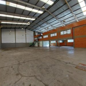 Pavilhão com 1294m², no bairro Cinqüentenário em Caxias do Sul para Alugar