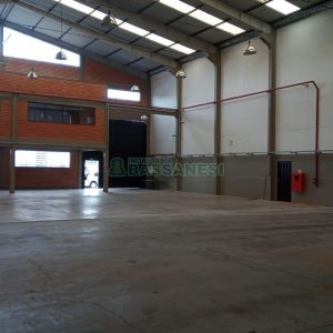 Pavilhão com 1294m², no bairro Cinqüentenário em Caxias do Sul para Alugar