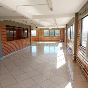 Pavilhão com 1294m², no bairro Cinqüentenário em Caxias do Sul para Alugar