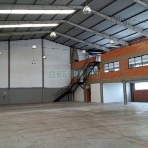 Pavilhão com 1294m², no bairro Cinqüentenário em Caxias do Sul para Alugar