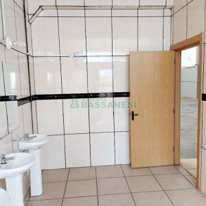 Pavilhão com 1294m², no bairro Cinqüentenário em Caxias do Sul para Alugar