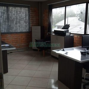 Pavilhão com 1294m², no bairro Cinqüentenário em Caxias do Sul para Alugar