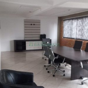 Pavilhão com 1294m², no bairro Cinqüentenário em Caxias do Sul para Alugar