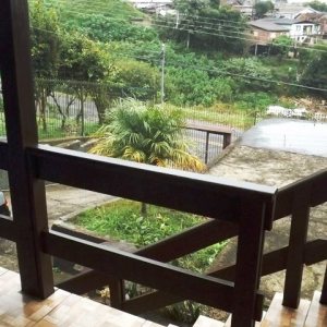 Casa com 85m², 2 dormitórios, 1 vaga, no bairro Centenário em Caxias do Sul para Comprar