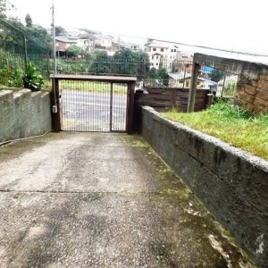 Casa com 85m², 2 dormitórios, 1 vaga, no bairro Centenário em Caxias do Sul para Comprar