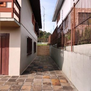 Casa com 200m², 3 dormitórios, 3 vagas, no bairro Madureira em Caxias do Sul para Comprar