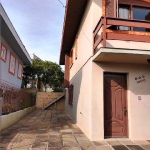 Casa com 200m², 3 dormitórios, 3 vagas, no bairro Madureira em Caxias do Sul para Comprar