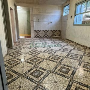 Casa Mobiliada com 38m², 2 dormitórios, no bairro Kayser em Caxias do Sul para Comprar