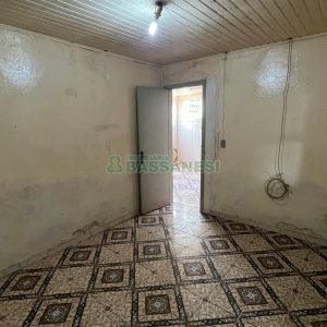 Casa Mobiliada com 38m², 2 dormitórios, no bairro Kayser em Caxias do Sul para Comprar