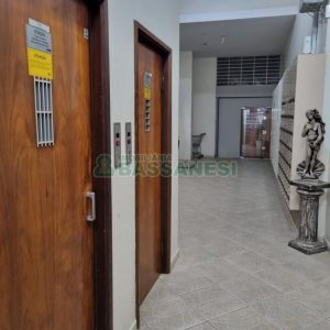 Apto Mobiliado com 80m², 2 dormitórios, no bairro Centro em Caxias do Sul para Comprar