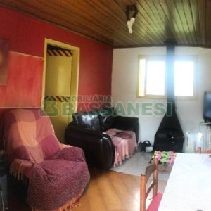 Casa com 125m², 2 dormitórios, 1 vaga, no bairro Charqueadas em Caxias do Sul para Comprar