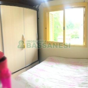 Casa com 125m², 2 dormitórios, 1 vaga, no bairro Charqueadas em Caxias do Sul para Comprar