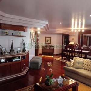 Apartamento com 205m², 3 dormitórios, 2 vagas, no bairro São Pelegrino em Caxias do Sul para Comprar