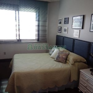 Apartamento com 205m², 3 dormitórios, 2 vagas, no bairro São Pelegrino em Caxias do Sul para Comprar