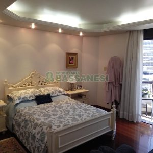 Apartamento com 205m², 3 dormitórios, 2 vagas, no bairro São Pelegrino em Caxias do Sul para Comprar