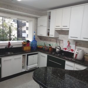 Apto Mobiliado com 132m², 3 dormitórios, 2 vagas, no bairro Cinqüentenário em Caxias do Sul para Comprar