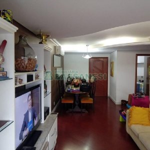 Apto Mobiliado com 132m², 3 dormitórios, 2 vagas, no bairro Cinqüentenário em Caxias do Sul para Comprar