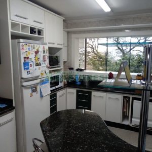 Apto Mobiliado com 132m², 3 dormitórios, 2 vagas, no bairro Cinqüentenário em Caxias do Sul para Comprar