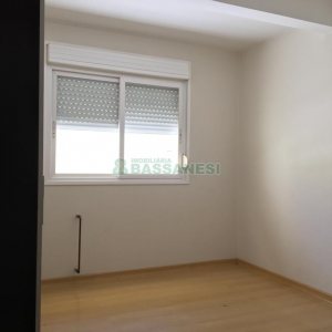 Apartamento com 71m², 2 dormitórios, 2 vagas, no bairro São Leopoldo em Caxias do Sul para Comprar