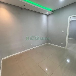 Loja com 170m², no bairro São Pelegrino em Caxias do Sul para Alugar