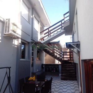 Casa com 313m², 3 dormitórios, 3 vagas, no bairro Rio Branco em Caxias do Sul para Comprar