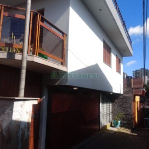 Casa com 313m², 3 dormitórios, 3 vagas, no bairro Rio Branco em Caxias do Sul para Comprar
