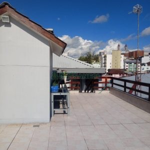 Casa com 313m², 3 dormitórios, 3 vagas, no bairro Rio Branco em Caxias do Sul para Comprar