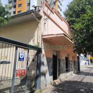 Casa com 201m², 3 dormitórios, no bairro Centro em Caxias do Sul para Comprar
