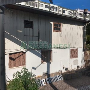 Casa com 100m², 5 dormitórios, no bairro Centro em Caxias do Sul para Comprar