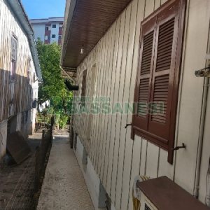 Casa com 100m², 5 dormitórios, no bairro Centro em Caxias do Sul para Comprar