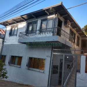 Casa com 287m², 3 dormitórios, no bairro São Pelegrino em Caxias do Sul para Comprar