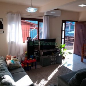 Sobrado com 109m², 2 dormitórios, 1 vaga, no bairro Charqueadas em Caxias do Sul para Comprar