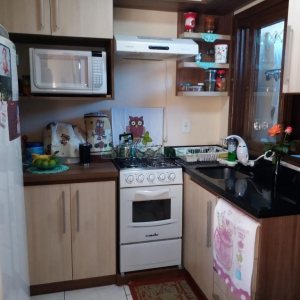 Sobrado com 109m², 2 dormitórios, 1 vaga, no bairro Charqueadas em Caxias do Sul para Comprar