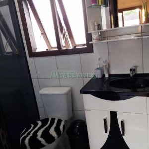 Sobrado com 109m², 2 dormitórios, 1 vaga, no bairro Charqueadas em Caxias do Sul para Comprar