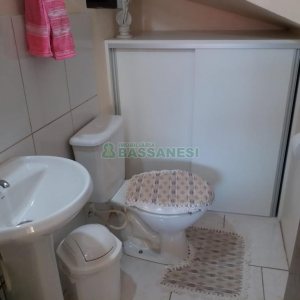 Sobrado com 109m², 2 dormitórios, 1 vaga, no bairro Charqueadas em Caxias do Sul para Comprar