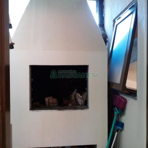 Sobrado com 109m², 2 dormitórios, 1 vaga, no bairro Charqueadas em Caxias do Sul para Comprar