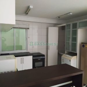 Apartamento com 70m², 2 dormitórios, 2 vagas, no bairro Charqueadas em Caxias do Sul para Comprar