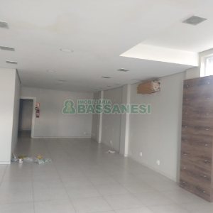Loja com 311m², no bairro Cinqüentenário em Caxias do Sul para Comprar
