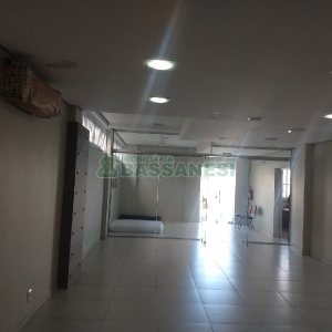 Loja com 311m², no bairro Cinqüentenário em Caxias do Sul para Comprar