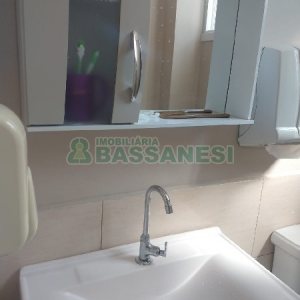 Loja com 311m², no bairro Cinqüentenário em Caxias do Sul para Comprar