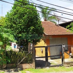 Casa com 35m², 2 dormitórios, no bairro Floresta em Caxias do Sul para Comprar