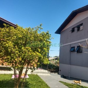Casa com 690m², 4 dormitórios, 2 vagas, no bairro Diamantino em Caxias do Sul para Comprar