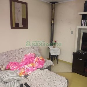 Casa com 690m², 4 dormitórios, 2 vagas, no bairro Diamantino em Caxias do Sul para Comprar