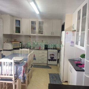 Casa com 690m², 4 dormitórios, 2 vagas, no bairro Diamantino em Caxias do Sul para Comprar