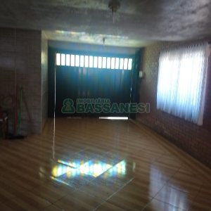 Casa com 690m², 4 dormitórios, 2 vagas, no bairro Diamantino em Caxias do Sul para Comprar