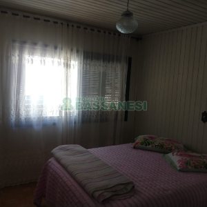 Casa com 690m², 4 dormitórios, 2 vagas, no bairro Diamantino em Caxias do Sul para Comprar