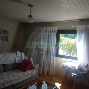 Casa com 690m², 4 dormitórios, 2 vagas, no bairro Diamantino em Caxias do Sul para Comprar