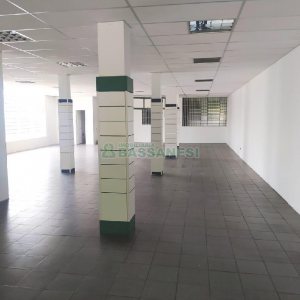 Loja com 369m², no bairro São Leopoldo em Caxias do Sul para Comprar