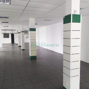 Loja com 369m², no bairro São Leopoldo em Caxias do Sul para Comprar