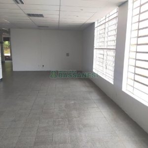 Loja com 369m², no bairro São Leopoldo em Caxias do Sul para Comprar